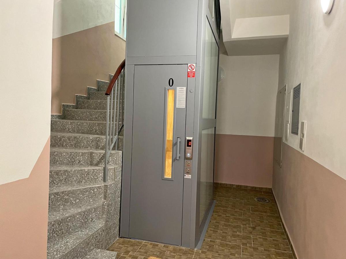 Grand Apartments In The Centre Of تبليتسه المظهر الخارجي الصورة